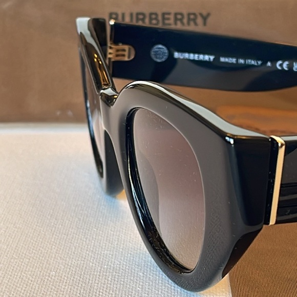 NIB BURBERRY SUNGLASSES 47-25-140 MADE IN ITALY - Picture 6 of 17